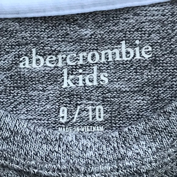 Youth grey abercrombie kids long sleeve shirt - Picture 3 of 4